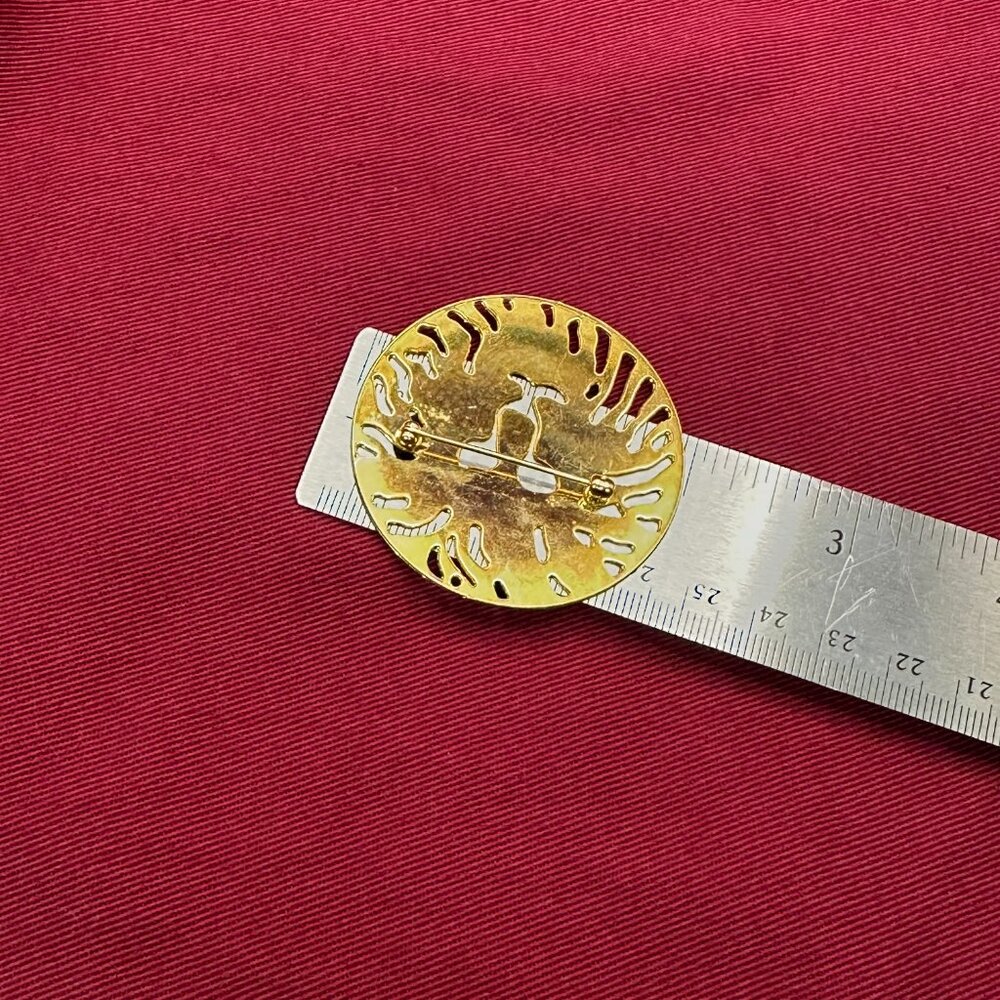 VTG Anne Klein Lion Head Brooch/Pin Open Work Gold-Tone Disc 2” Diameter - Picture 4 of 7